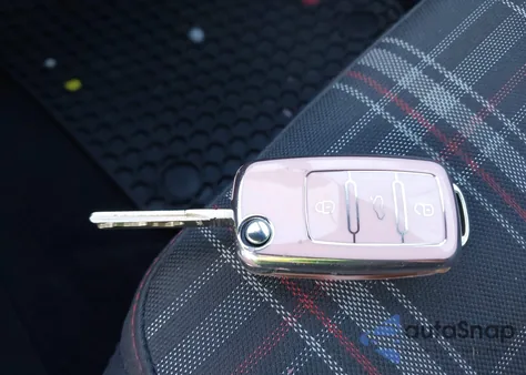 2011 Volkswagen Gti 2-Door из США, поврежденный, VIN WVWFD7AJ2BW310567